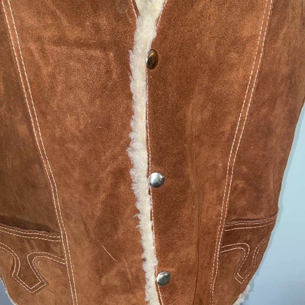 Vintage Brown Suede Shearling-Lined Vest - Picture 7 of 11
